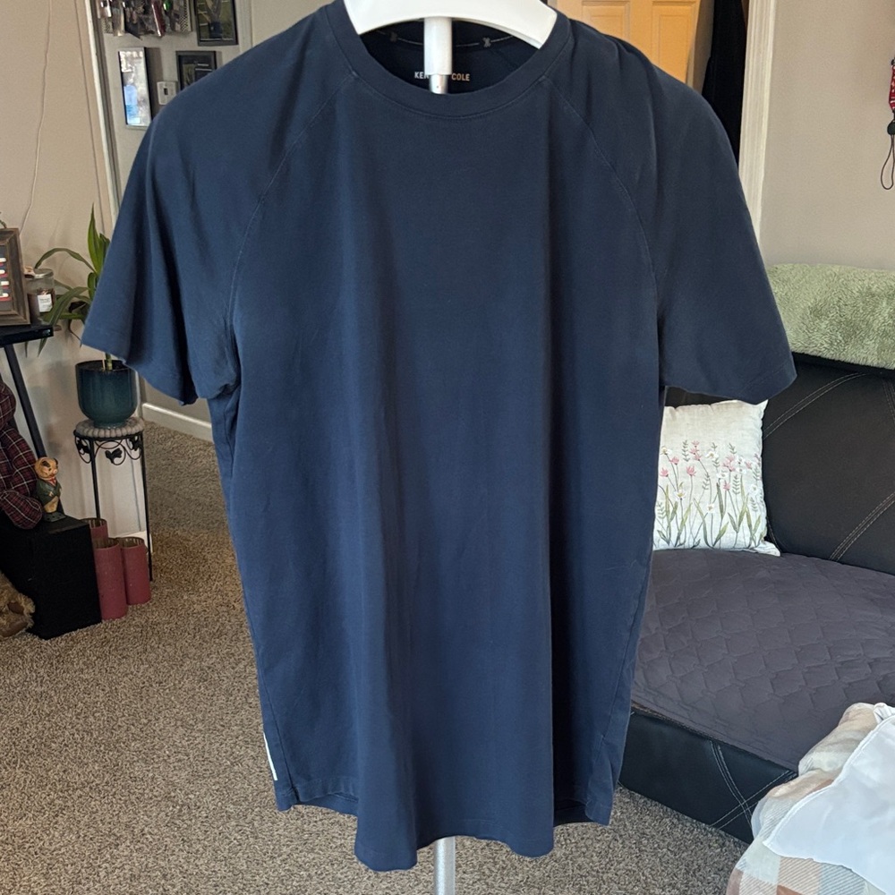 Kenneth Cole Active  Men's Navy Blue T-Shirt Size Medium